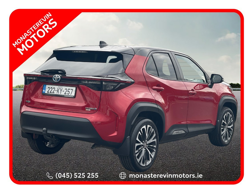 2022 Toyota Yaris - image 2