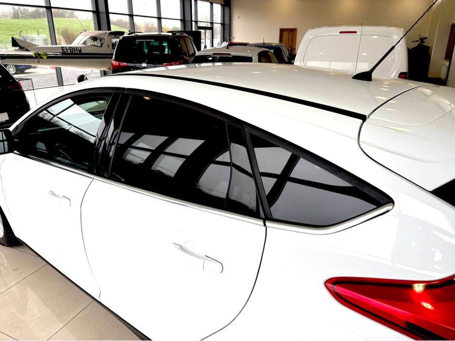 2016 Ford Focus - image 15