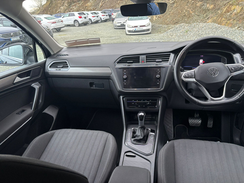 2023 Volkswagen Tiguan - image 12