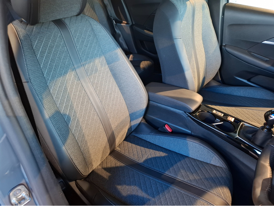 2024 Peugeot 208 ALLURE 1.2 100 4DR