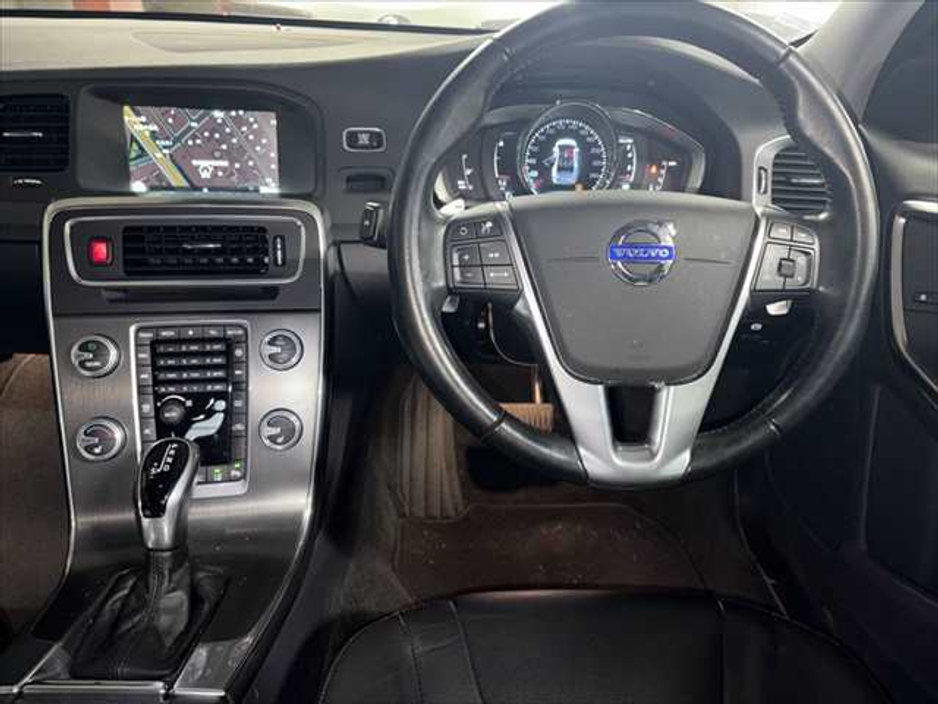 2015 Volvo S60 - image 7