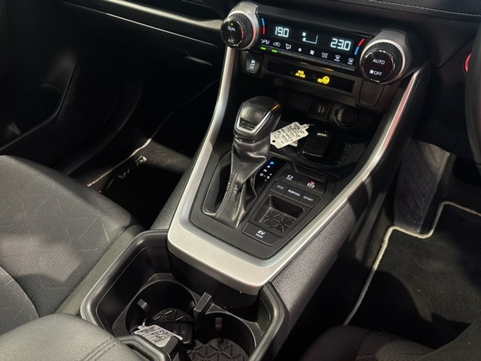 2024 Toyota Rav4 - image 15