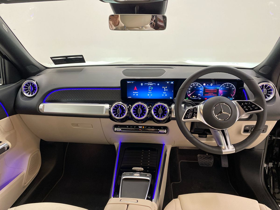 2025 Mercedes-Benz GLB - image 2