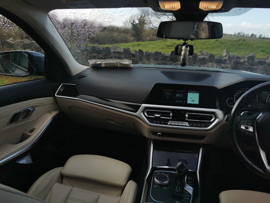 2019 BMW 3 Series - image 11