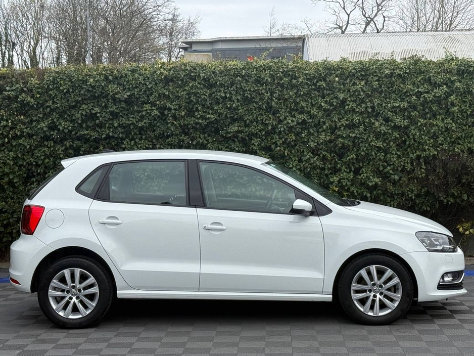2017 Volkswagen Polo - image 2