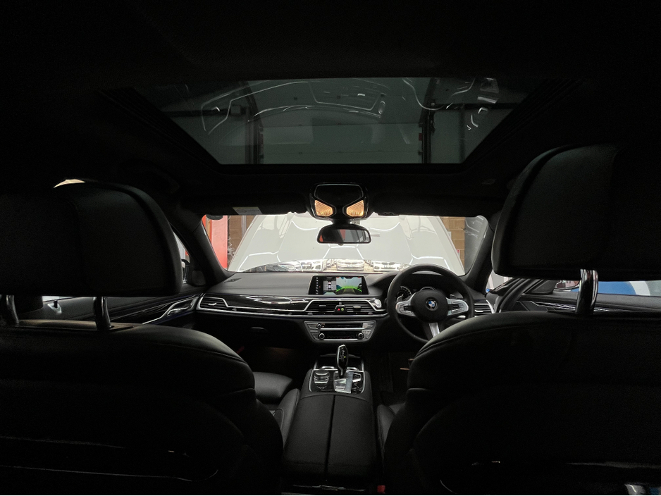 2018 BMW 7 Series - image 15