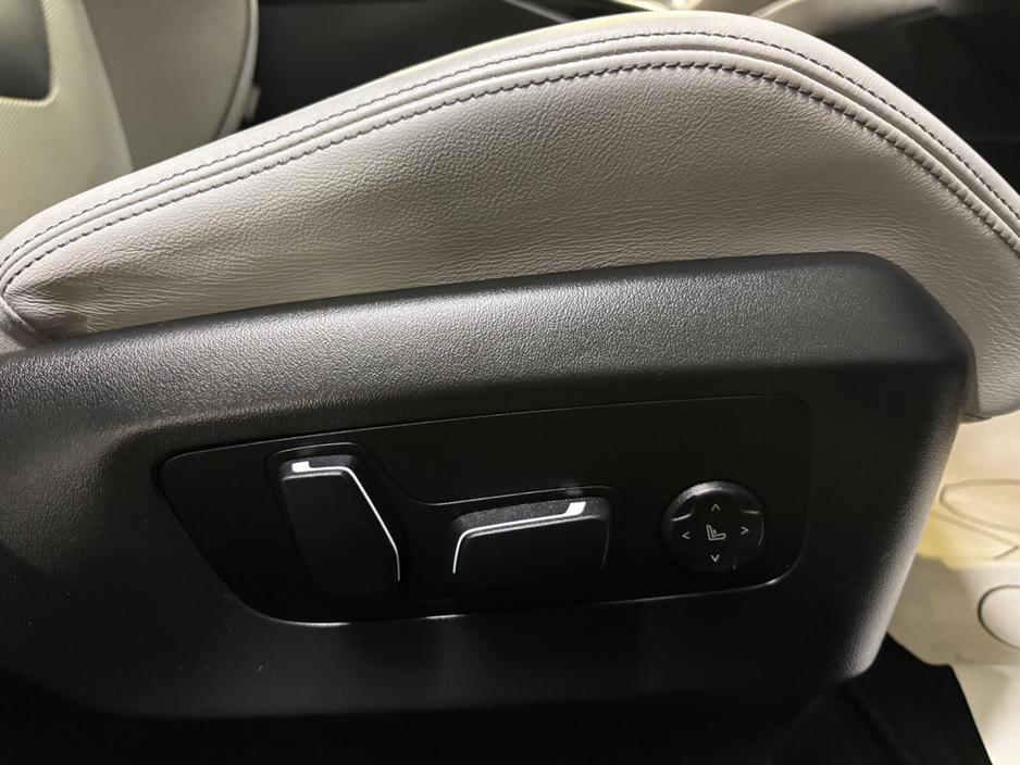 2025 BMW M5 - image 13