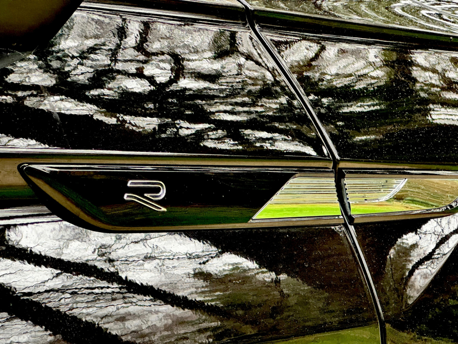 2023 Volkswagen Tiguan - image 32