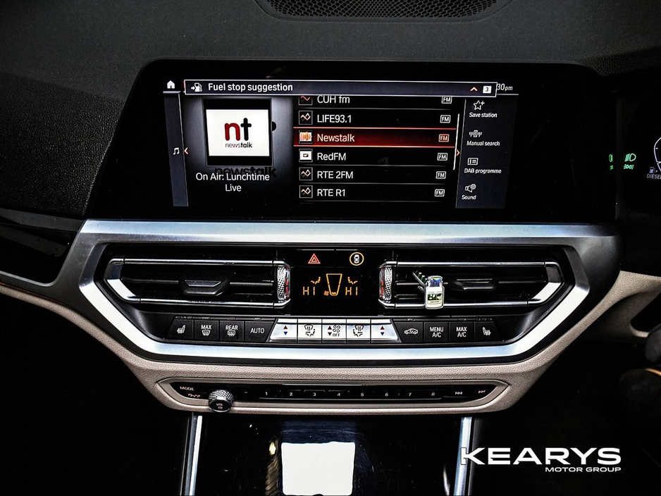 2020 BMW 3 Series - image 25