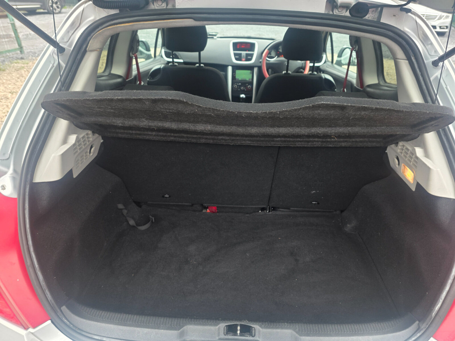 2012 Peugeot 207 - image 6