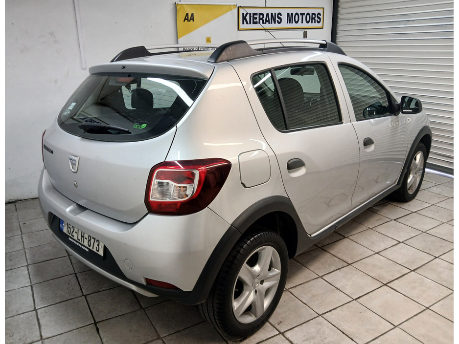 2015 Dacia Sandero - image 3