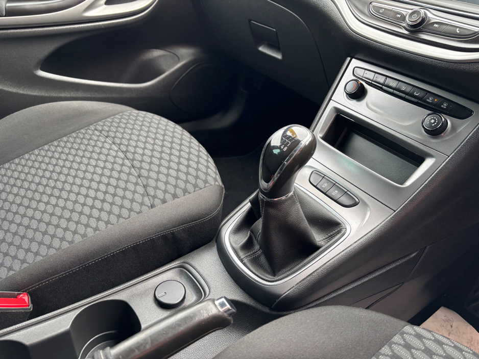 2018 Opel Astra - image 10