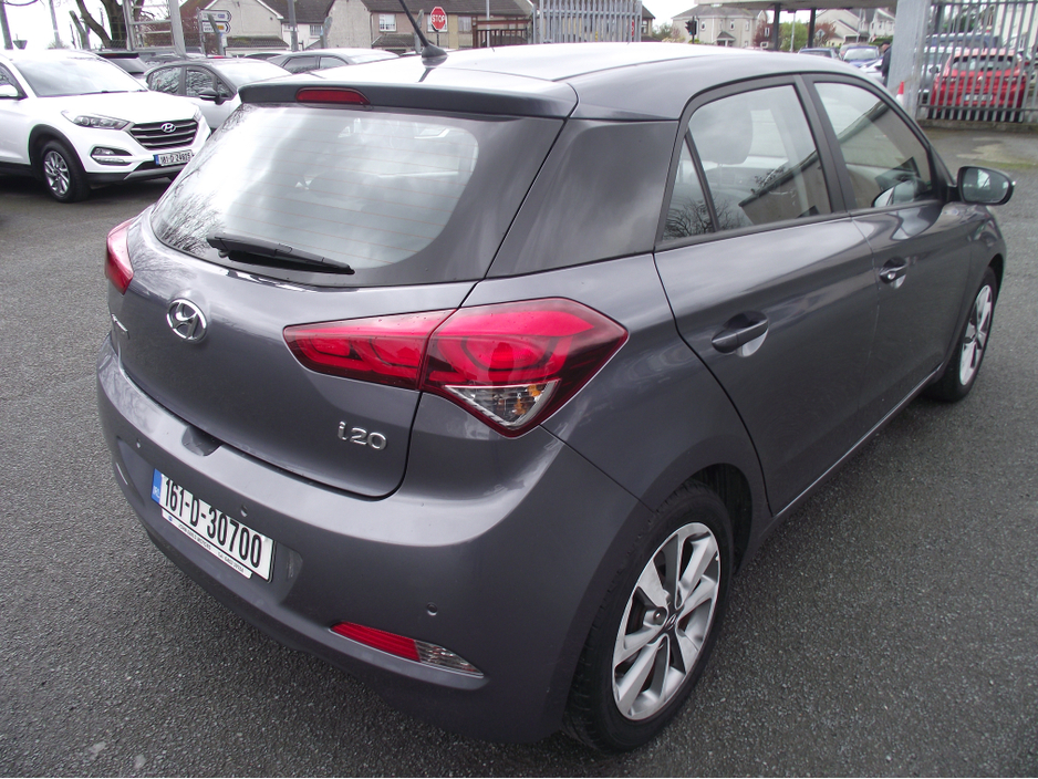 2016 Hyundai i20 - image 11