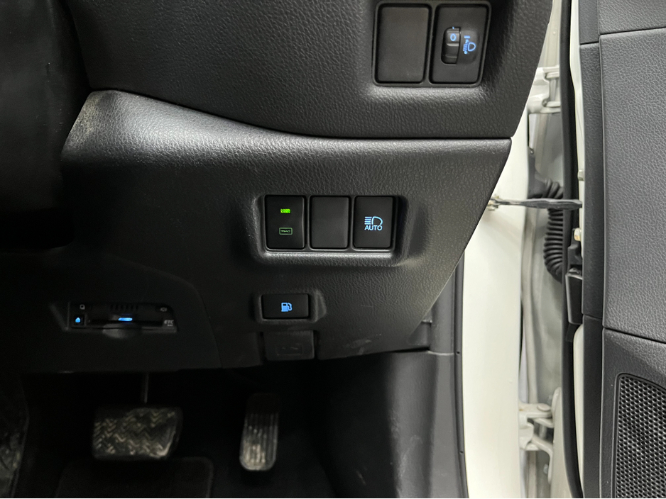 2021 Toyota C-HR - image 11