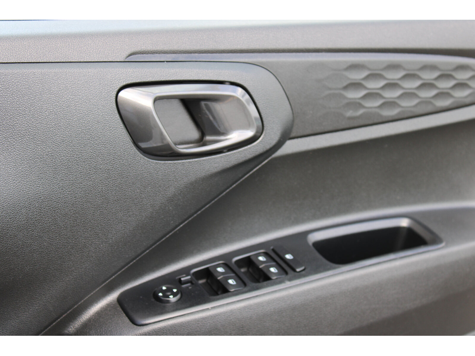 2022 Hyundai i10 - image 21