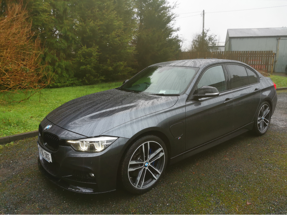 2017 BMW 3 Series - image 9