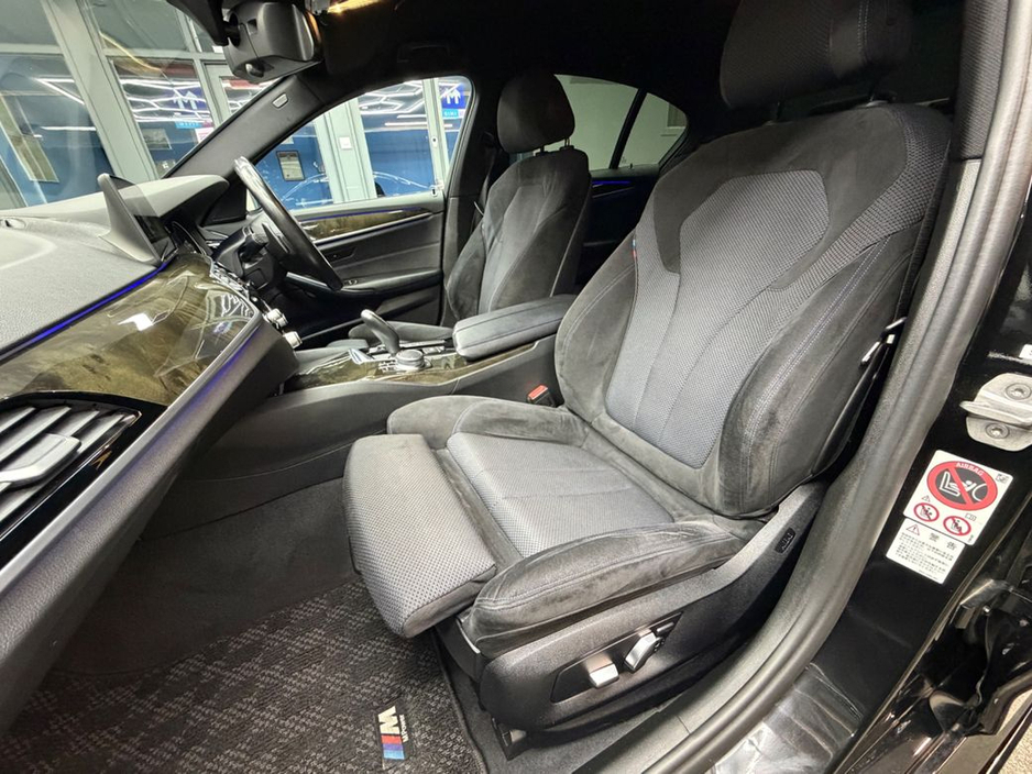 2017 BMW 5 Series - image 26