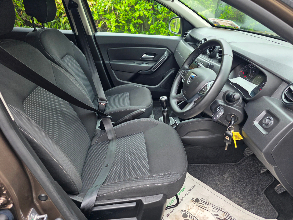 2019 Dacia Duster - image 13