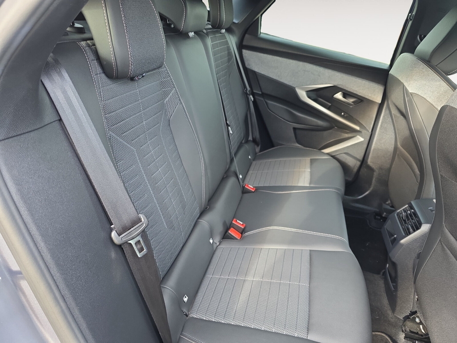 2025 Peugeot 3008 - image 14