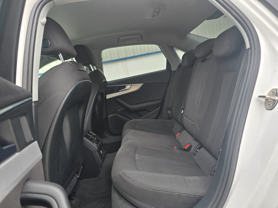 2016 Audi A4 - image 17