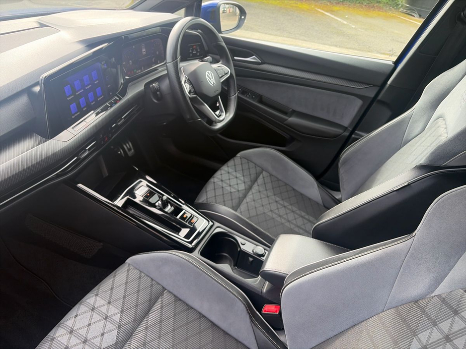 2024 Volkswagen Golf - image 2