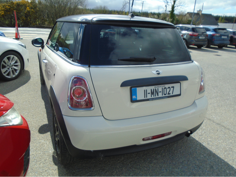 2011 MINI Hatch - image 2