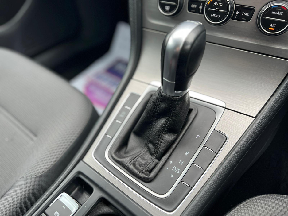 2014 Volkswagen Golf - image 14