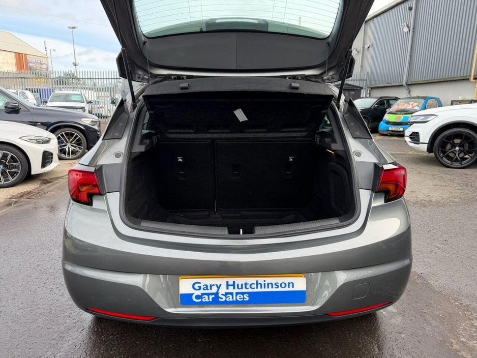 2021 Vauxhall Astra - image 30