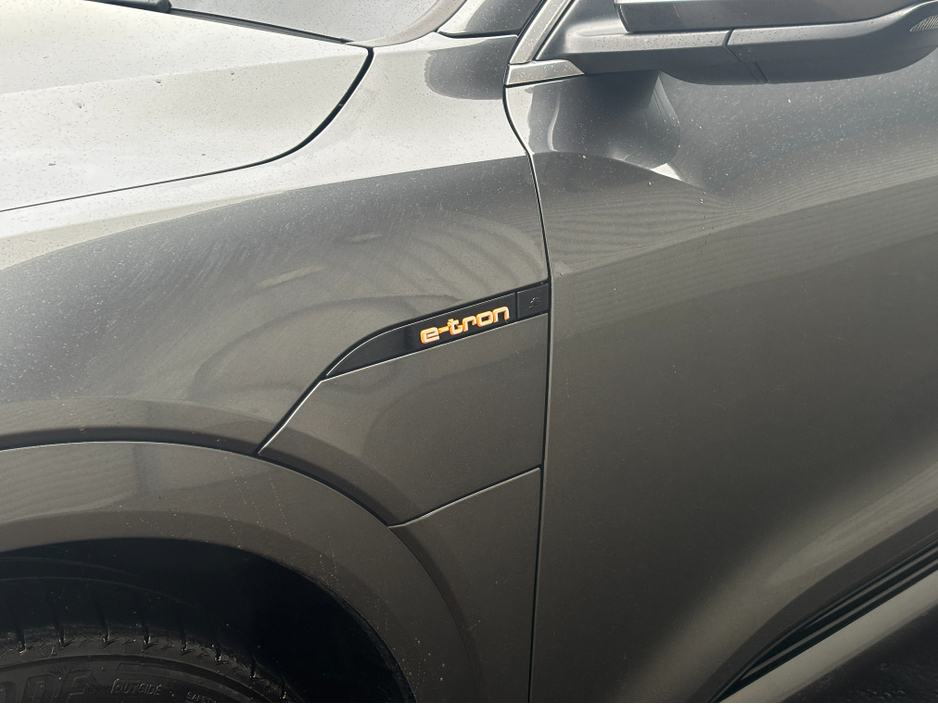 2021 Audi e-tron - image 8