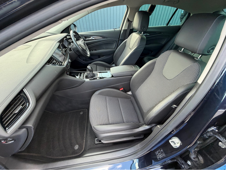 2018 Opel Insignia - image 42