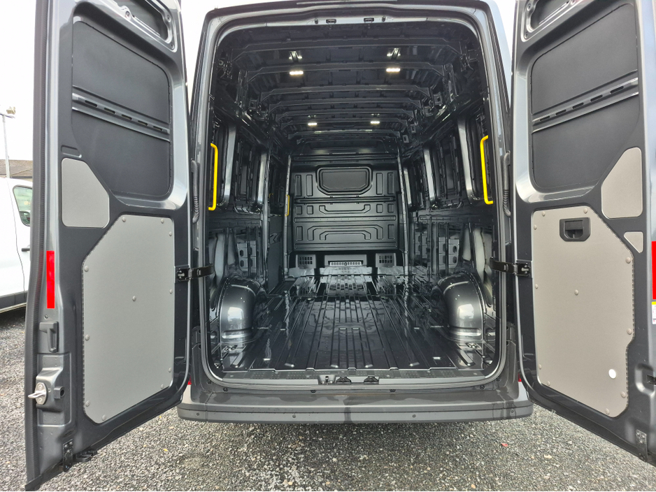 2026 Volkswagen Crafter - image 8