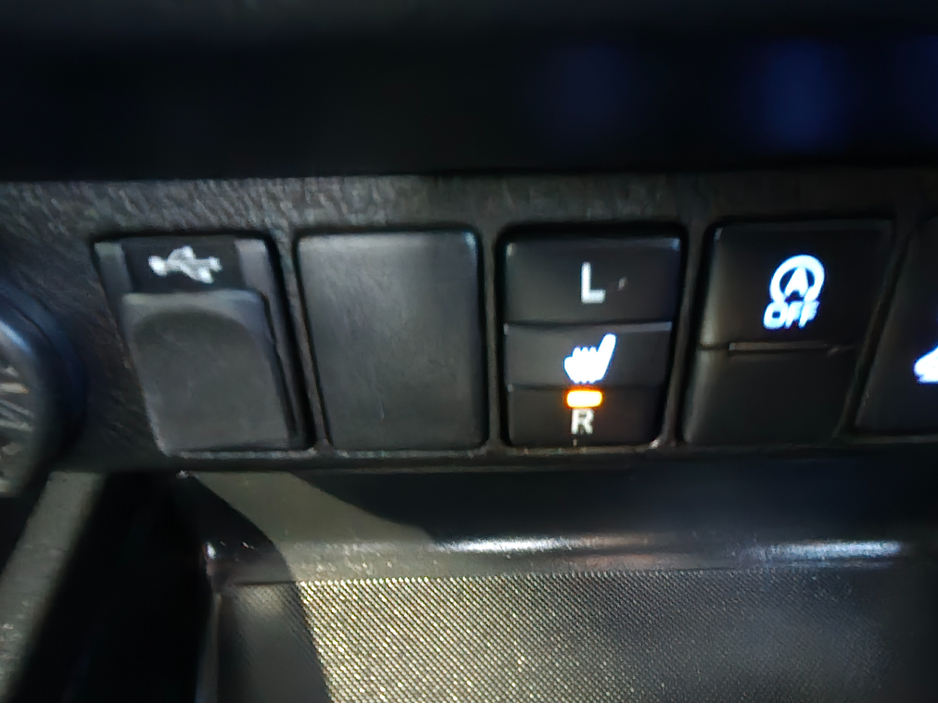 2022 Toyota Hilux - image 13