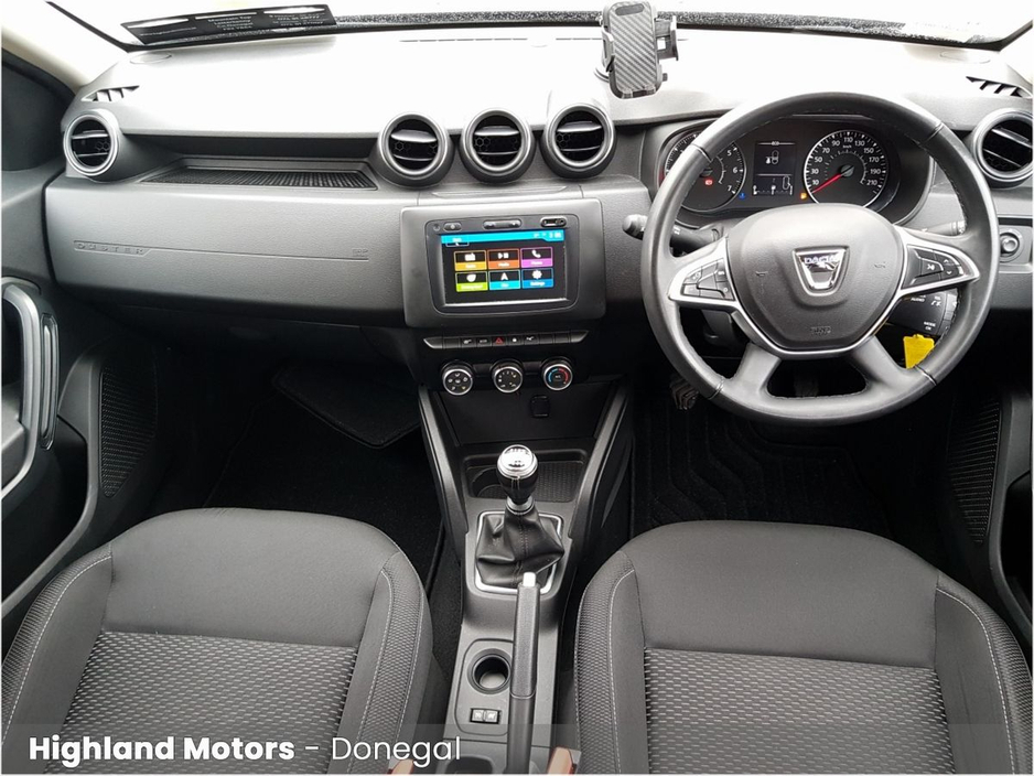 2020 Dacia Duster - image 2