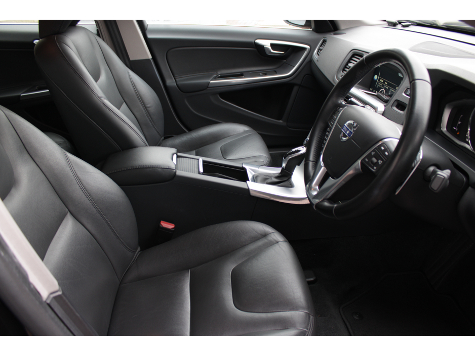 2017 Volvo S60 - image 11