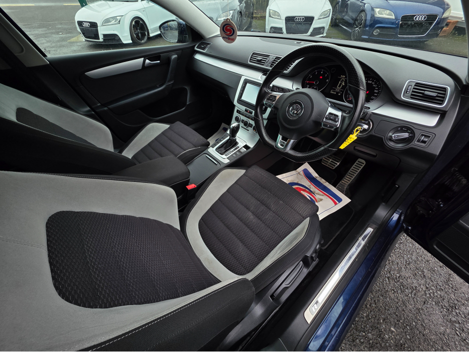 2015 Volkswagen Passat - image 4