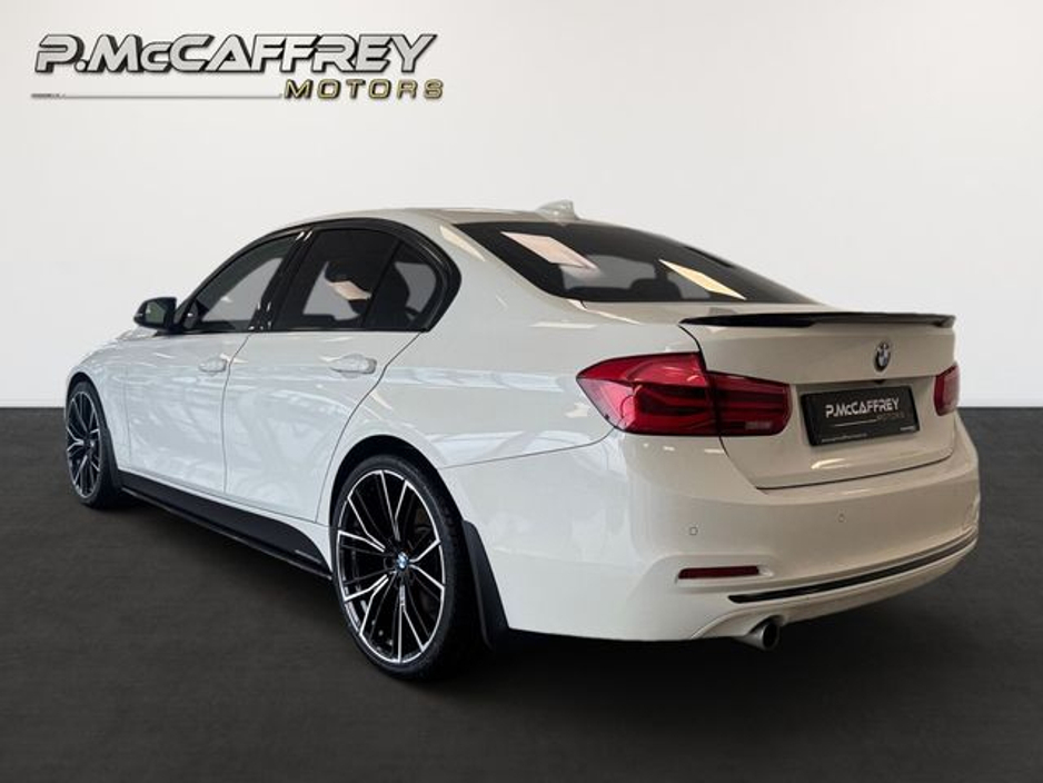 2015 BMW 3 Series - image 7
