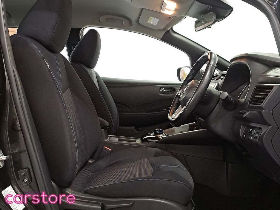 2018 Nissan Leaf - image 12