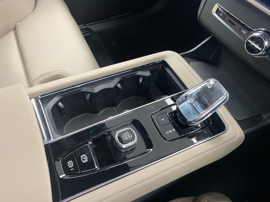 2026 Volvo XC90 - image 13