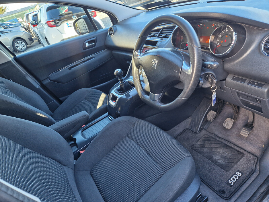 2015 Peugeot 5008 - image 11