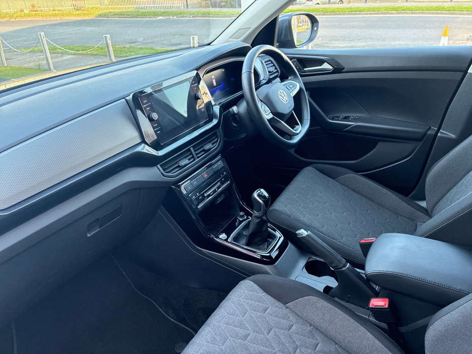 2025 Volkswagen T-Cross - image 2