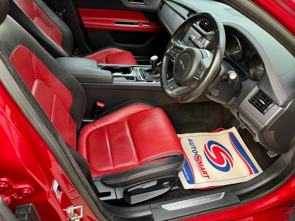 2018 Jaguar XF - image 13