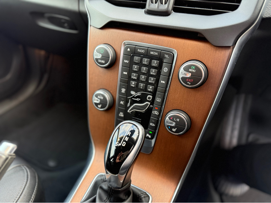 2018 Volvo V40 D4 INSCRIPTION - 2.0L DIESEL - AUTO - 12M WARRANTY - CAR: 1615 €14,950