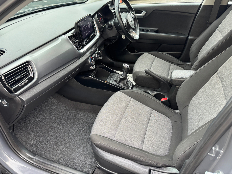 2021 Kia Stonic - image 17