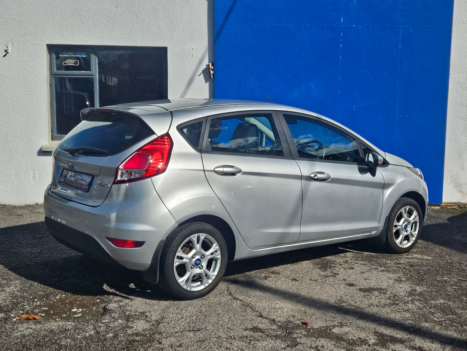2016 Ford Fiesta - image 6