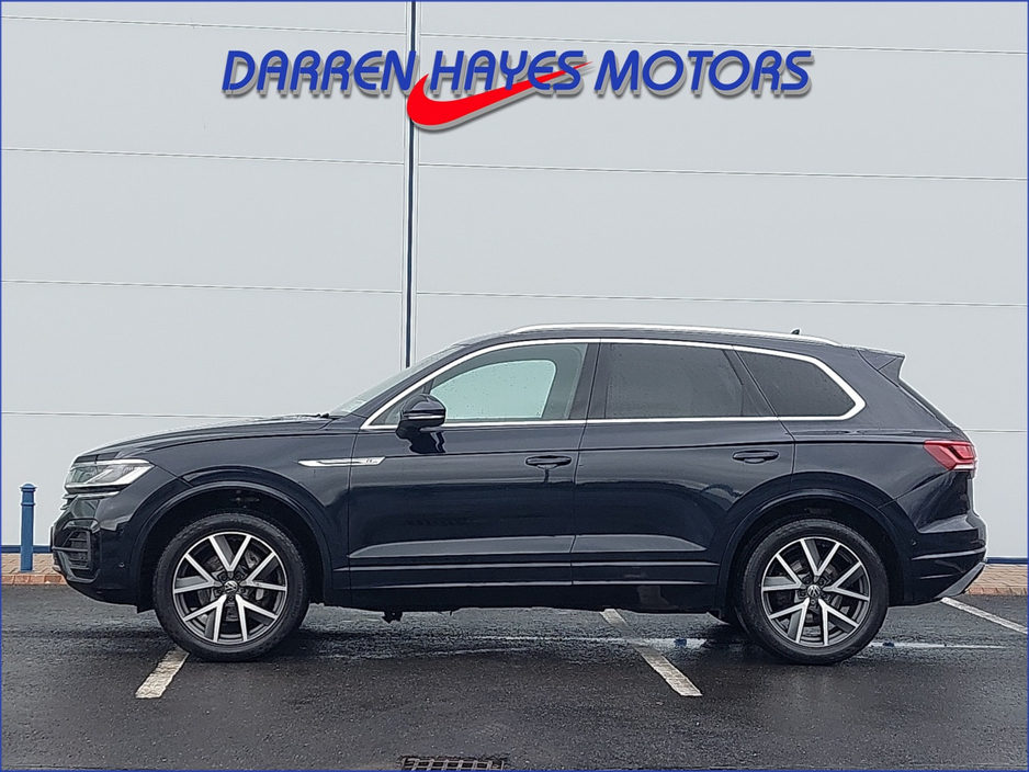 2021 Volkswagen Touareg - image 4