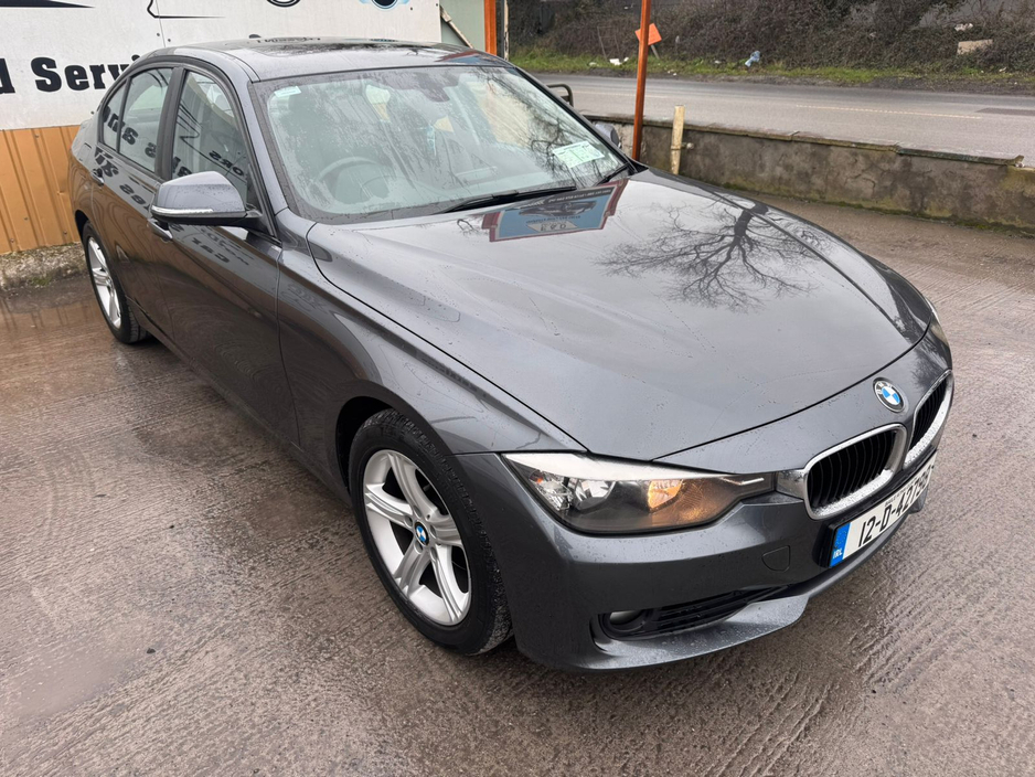 2012 BMW 3 Series - image 3