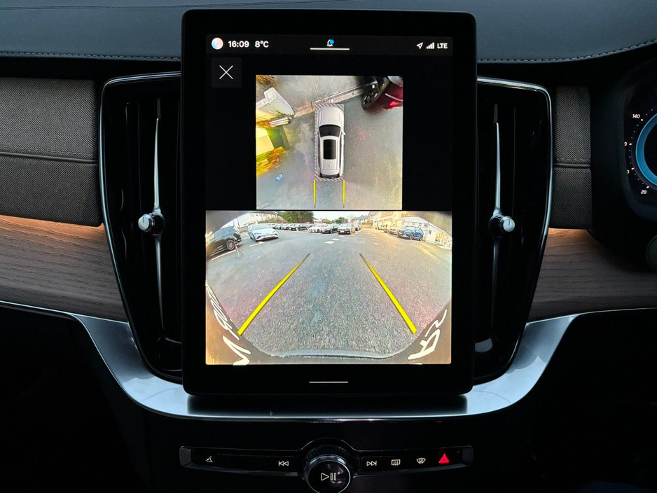 2025 Volvo XC90 - image 17