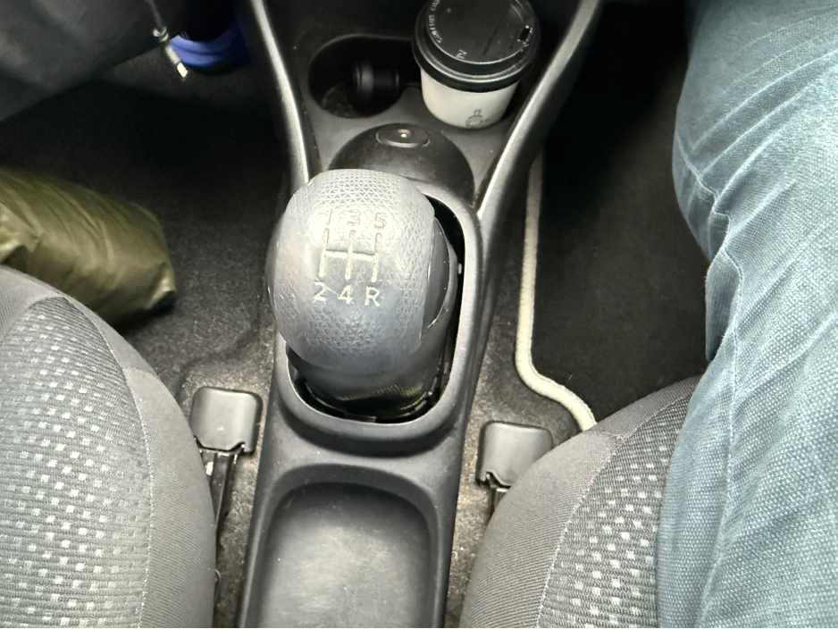 2010 Nissan Micra - image 16