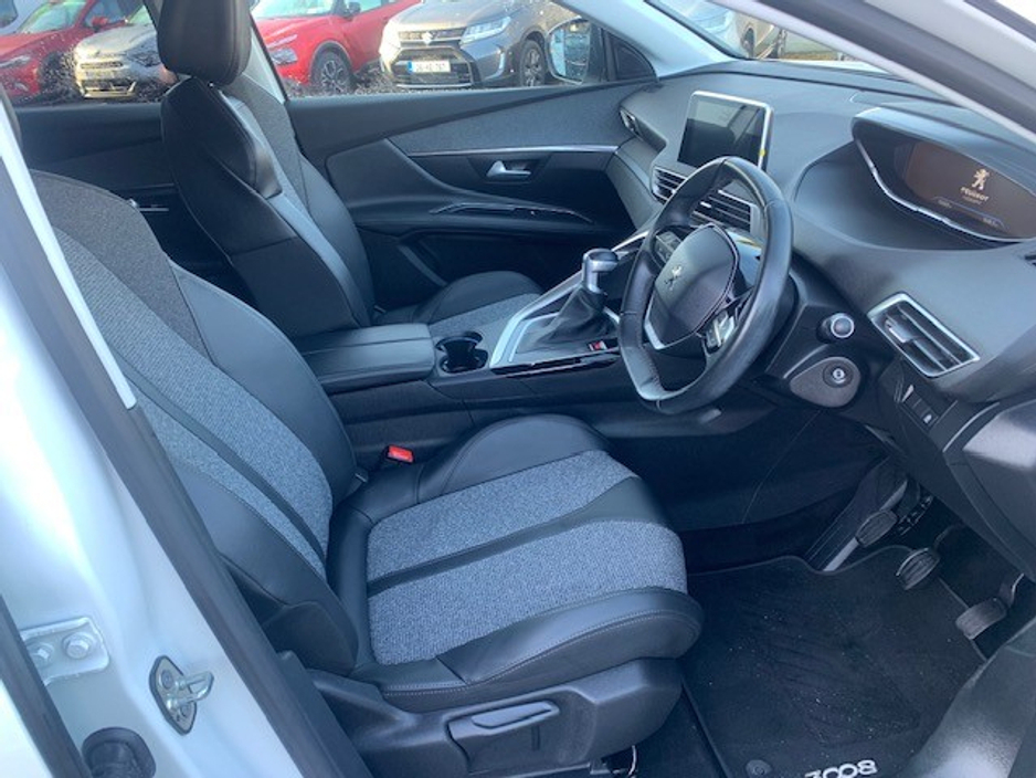 2019 Peugeot 3008 - image 9