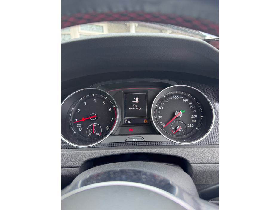 2015 Volkswagen Golf - image 17